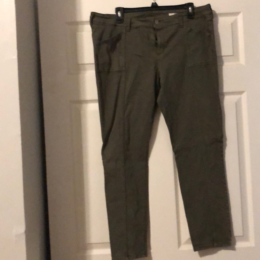 Skinny green pants